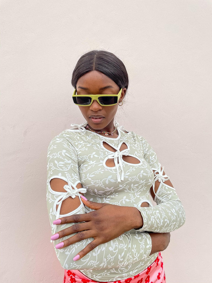 BUTTERFLY HOLLOW TOP by 227102
