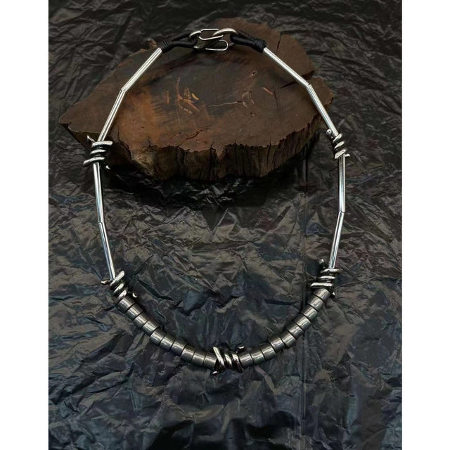 Stack Thorn Neckpiece